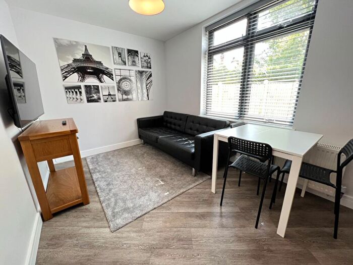 3 Bedroom Apartment To Rent In B Eton Road, West Bridgford, Nottingham, NG2