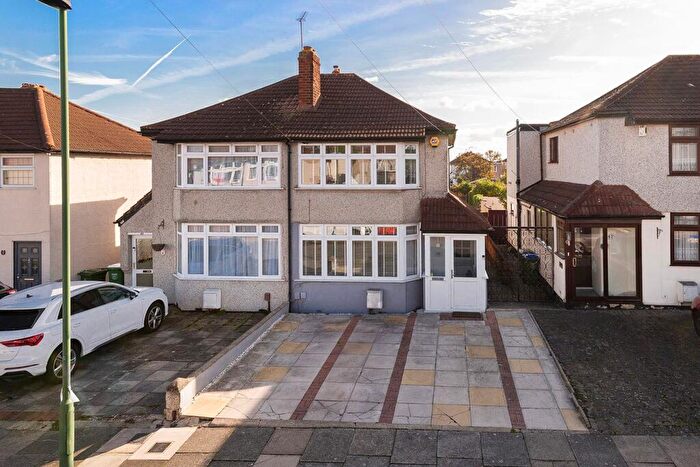 2 Bedroom Semi Detached House For Sale In Bradenham Avenue, Welling, DA16