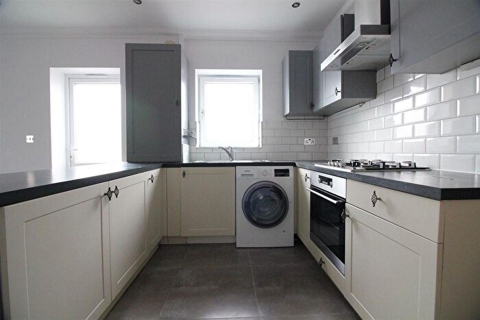 2 Bedroom Flat To Rent In Regina Road, Southall, UB2