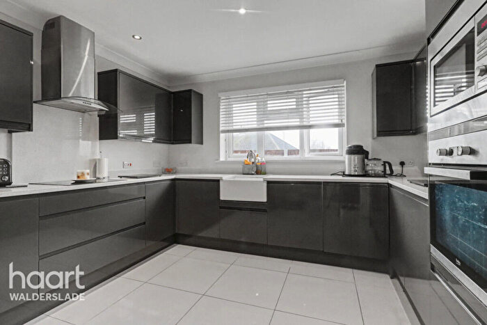 5 Bedroom Semi Detached House For Sale In Field Close, Chatham, ME5