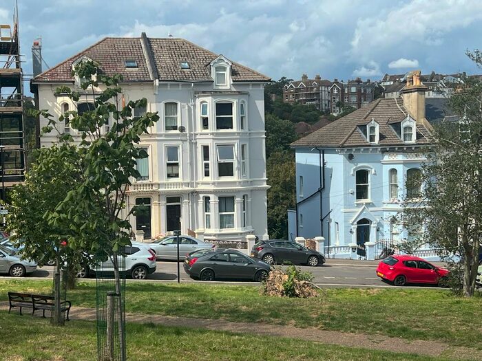 2 Bedroom Flat To Rent In Cornwallis Gardens, Hastings, TN34