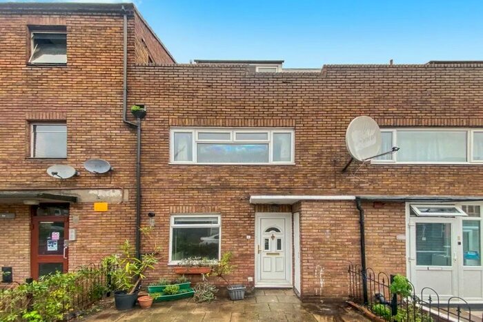 3 Bedroom Flat To Rent In Chambord Street, London, E2