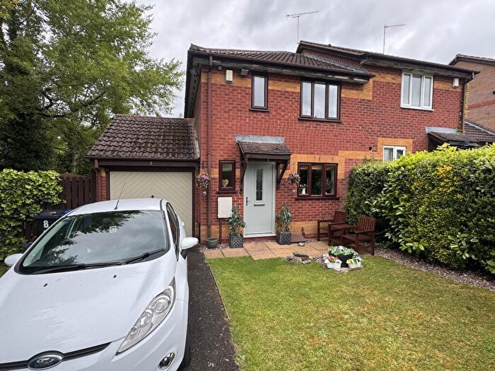 3 Bedroom Semi Detached House To Rent In Stourbridge - Harrop Way, DY8