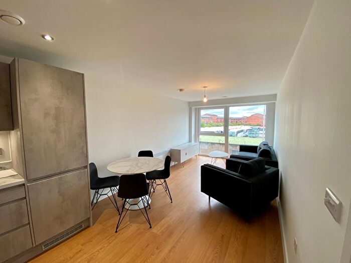 2 Bedroom Flat To Rent In Atkinson Street, Hunslet, Leeds, LS10