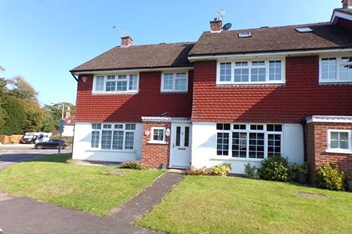 3 Bedroom Property To Rent In Sutton Place, Brockenhurst, SO42