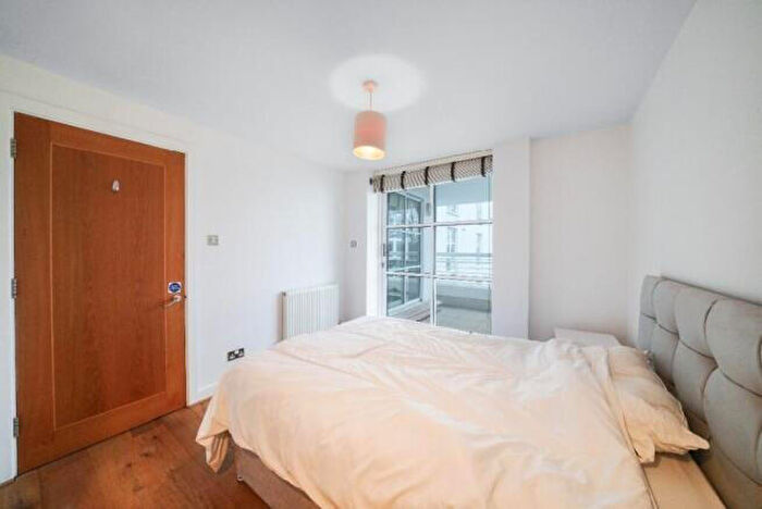 2 Bedroom Flat To Rent In Barrier Point Road, London, E16