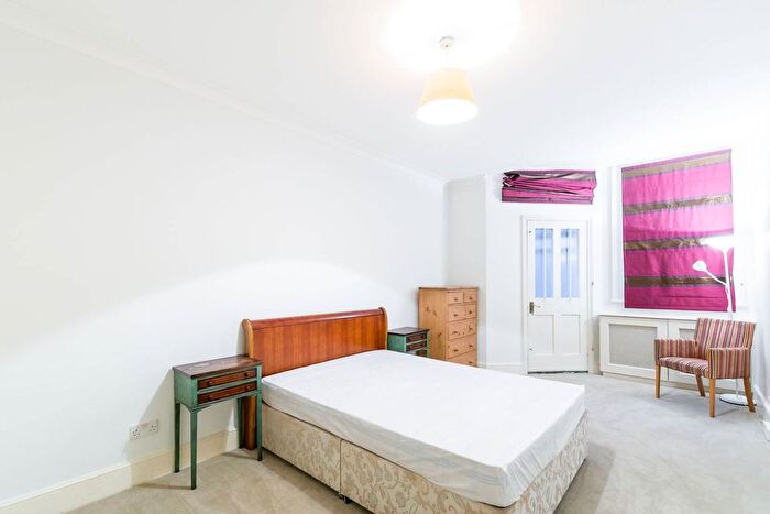 2 Bedroom Flat To Rent In Egerton Gardens, Chelsea, London, SW3