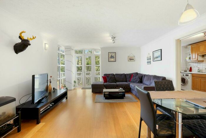 2 Bedroom Flat To Rent In Eleanor Close, London, SE16