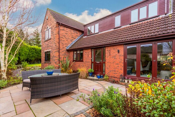 5 Bedroom Detached House For Sale In Selby Road, Riccall, York, YO19