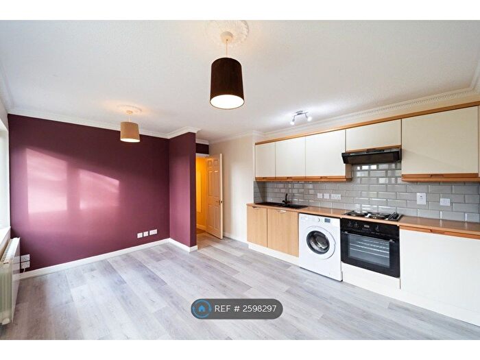 1 Bedroom Flat To Rent In Limetree Court, Abergavenny, NP7