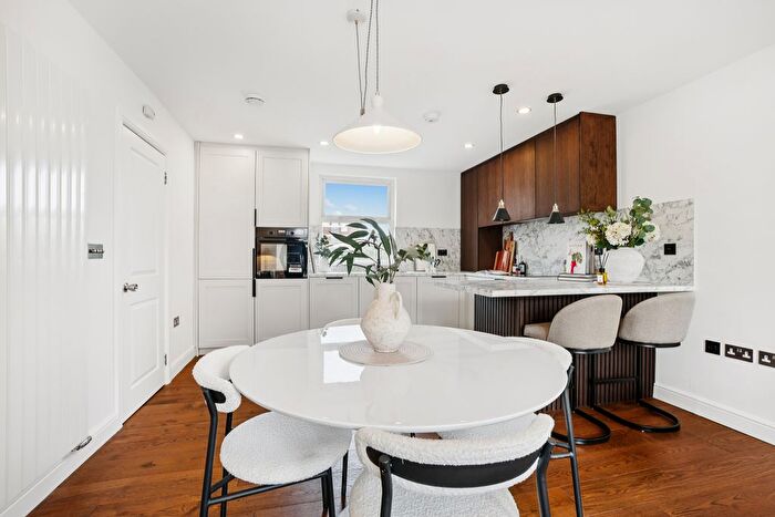 2 Bedroom Flat For Sale In Hastings Road, Ealing, London, W13