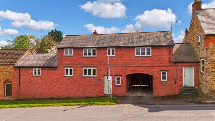 4 Bedroom Country House For Sale In Sywell Road, Holcot, Northampton, NN6
