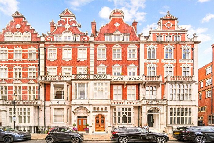 1 Bedroom Flat For Sale In Cadogan Square, London, SW1X