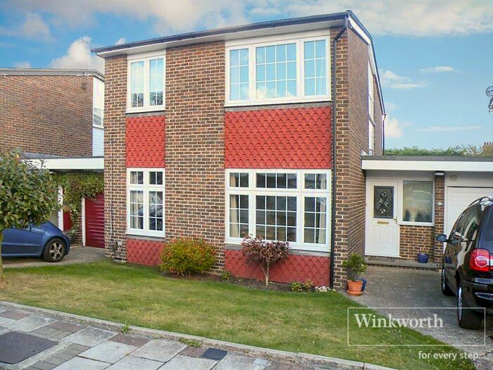 4 Bedroom Link Detached House To Rent In Lankton Close, Beckenham, Kent, BR3
