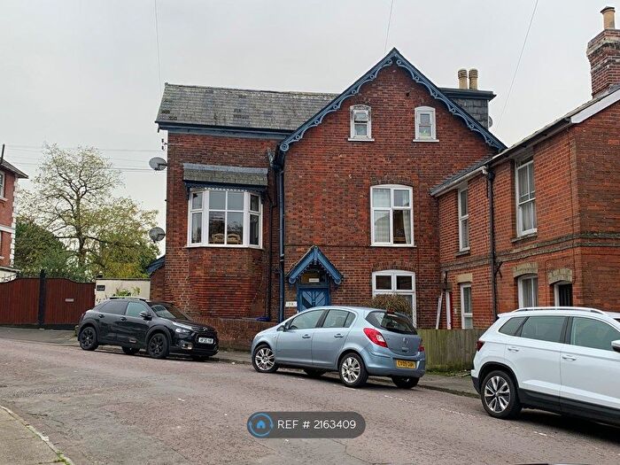 2 Bedroom Flat To Rent In Fowlers Road, Salisbury, SP1