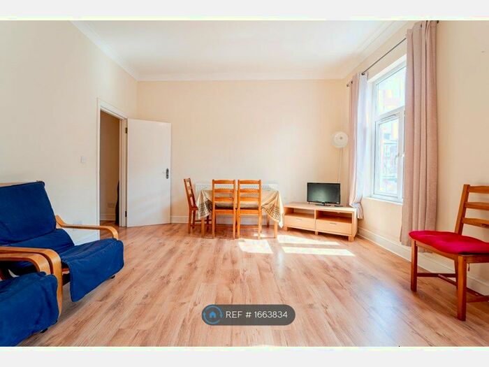 5 Bedroom Semi-Detached House To Rent In Tivoli Road, London, SE27