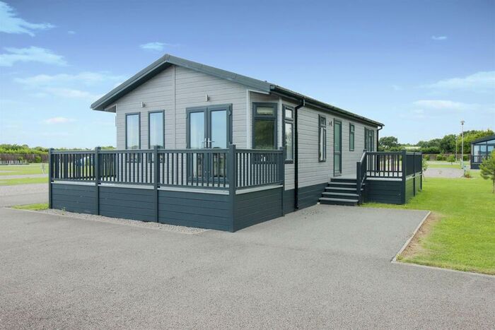 2 Bedroom Lodge For Sale In Walls Lane, Ingoldmells, Skegness, PE25