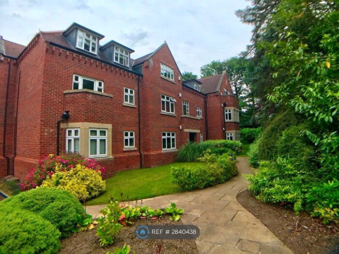 2 Bedroom Flat To Rent In Wood Moor Court, Leeds, LS17