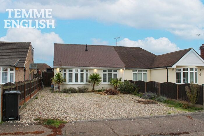 3 Bedroom Semi-detached House For Sale In Laurel Avenue, Wickford, SS12