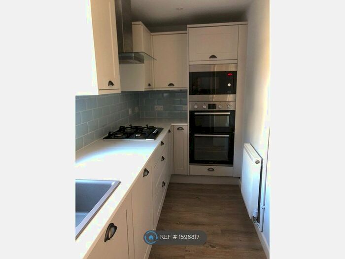 2 Bedroom Flat To Rent In Redland, Bristol, BS6