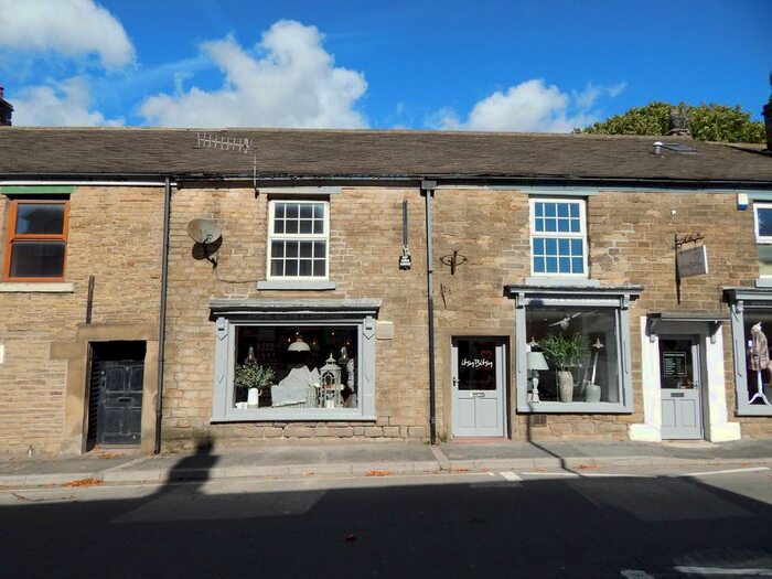 2 Bedroom Flat To Rent In Sandyway Head, Buxton Road, Chapel-En-Le-Frith, High Peak, SK23