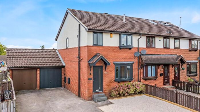 3 Bedroom End Of Terrace House For Sale In Woodlea Approach, Yeadon, Leeds, West Yorkshire, LS19