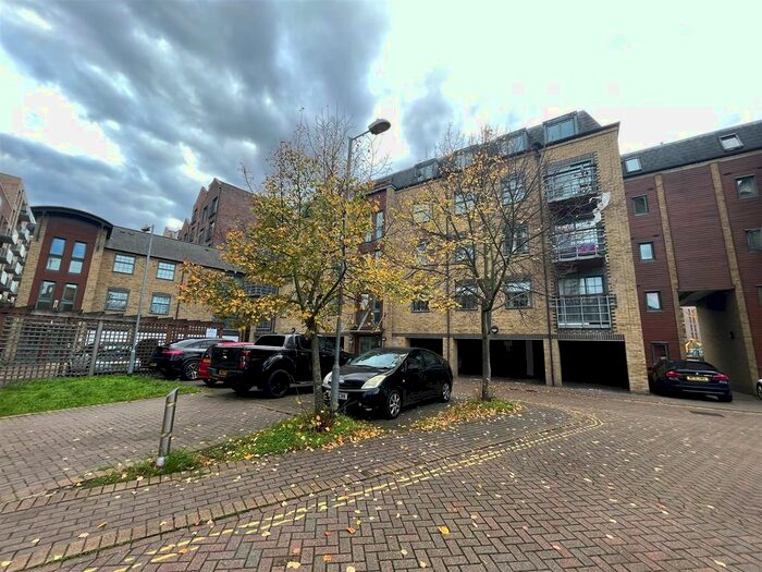 2 Bedroom Flat To Rent In Hewetts Quay, Abbey Road, Barking, IG11