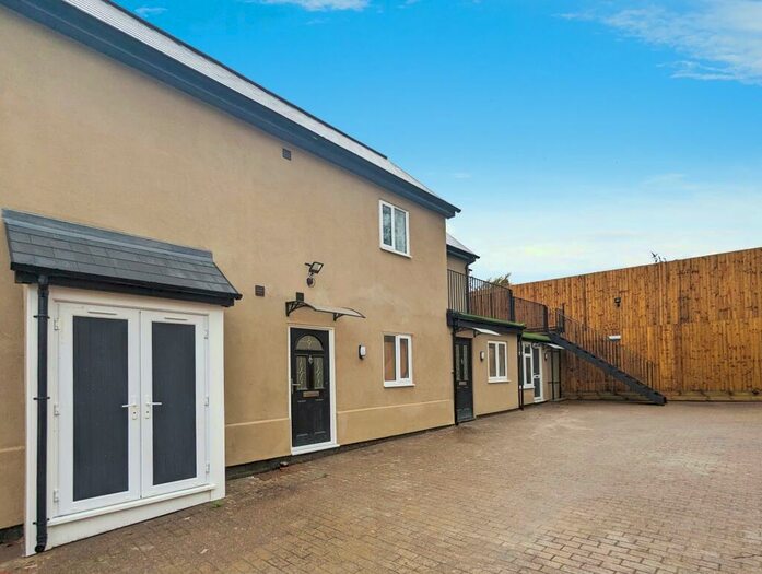 Flat To Rent In Station Road, HP13