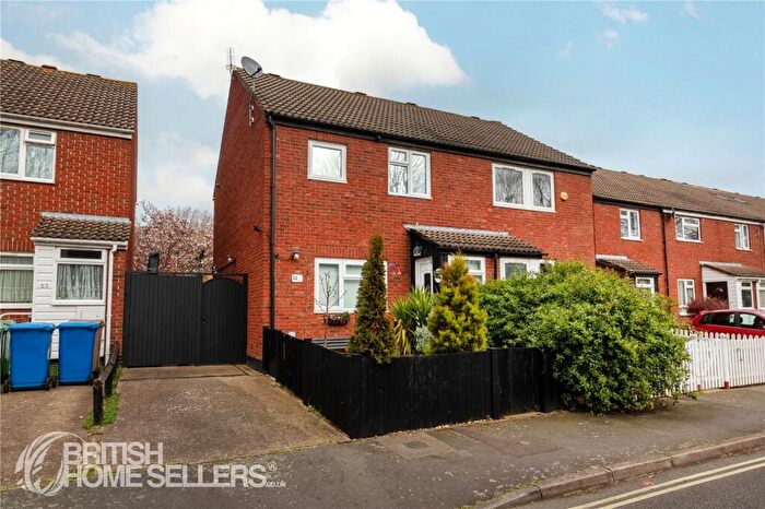 2 Bedroom Semi Detached House For Sale In Globe Pond Road, London, SE16