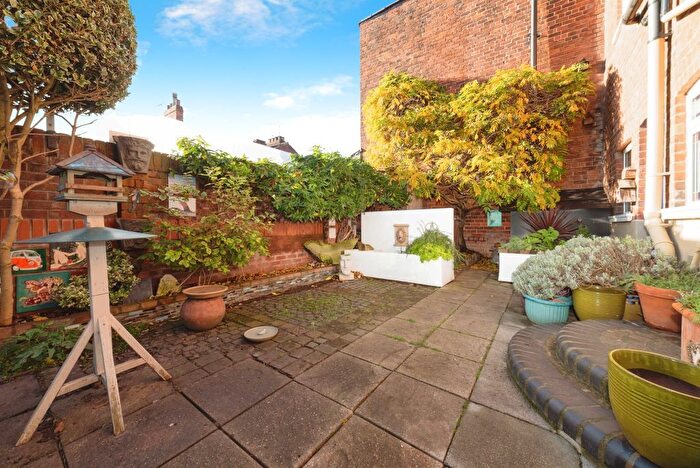 3 Bedroom End Terrace House For Sale In Thoresby Street, Hull, HU5