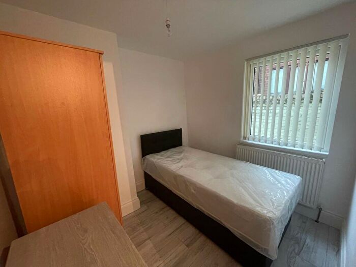 5 Bedroom House To Rent In Admiral Street, Liverpool, L8