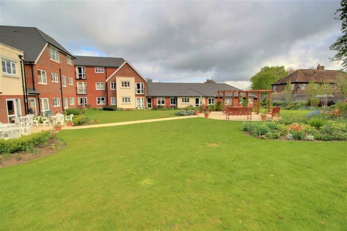 1 Bedroom Retirement Property For Sale In Greenacres Lodge, Warlingham, CR6