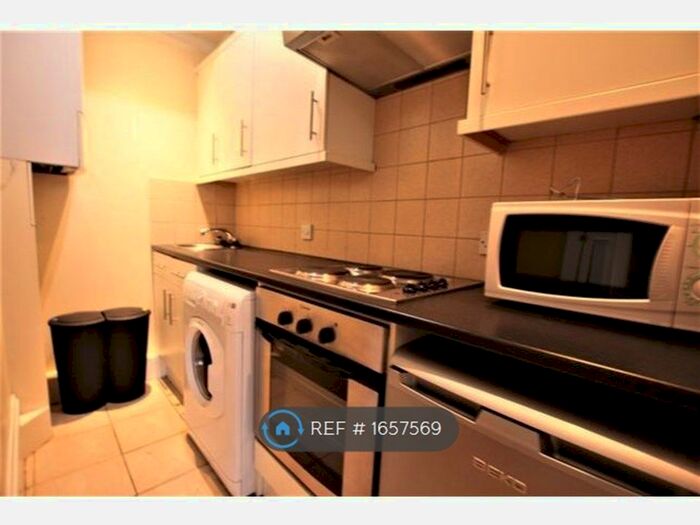 Studio To Rent In Cambridge Street, London, SW1V