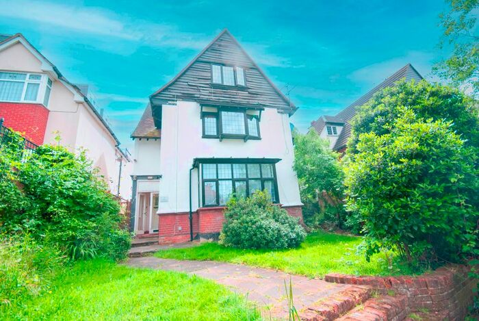 2 Bedroom Flat To Rent In Crowstone Court, Holland Road, Westcliff-On-Sea, SS0