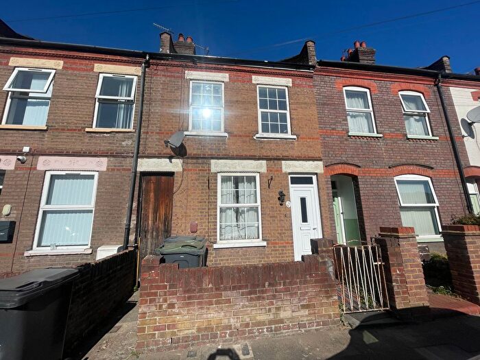 2 Bedroom Terraced House To Rent In Newcombe Road, Luton, LU1