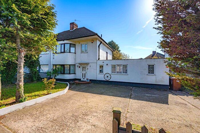 4 Bedroom Semi Detached House For Sale In West View, Hatfield, AL10