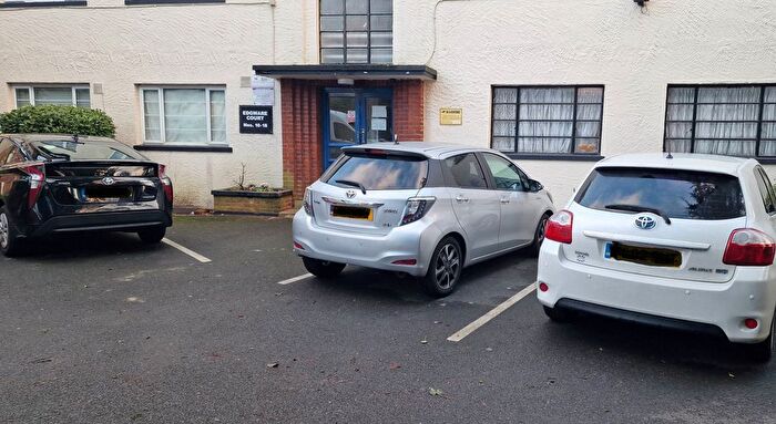 2 Bedroom Flat For Sale In Edgware Court, Edgware, HA8