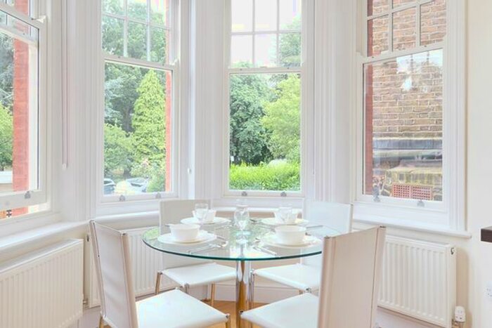 1 Bedroom Flat To Rent In Hamlet Gardens, London, W6