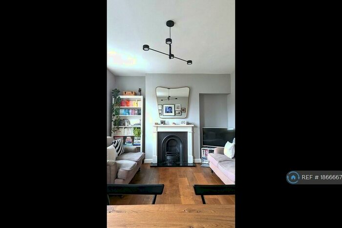 2 Bedroom Maisonette To Rent In Malpas Road, London, SE4