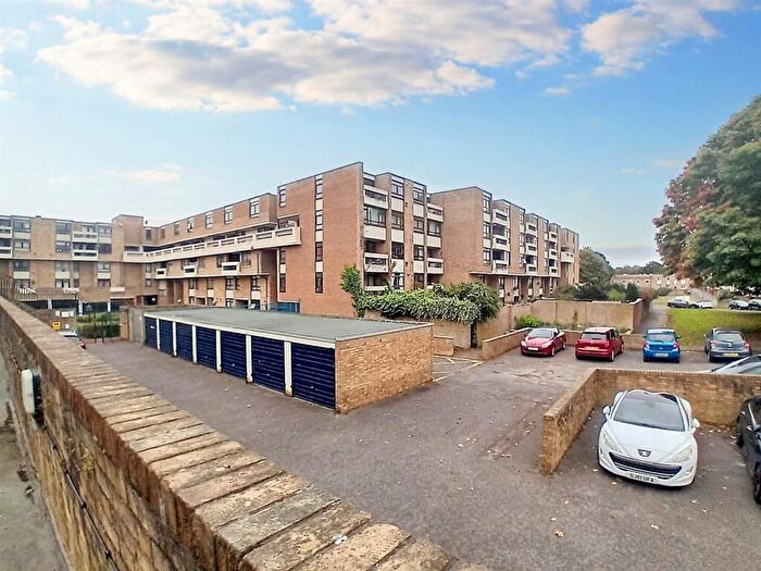 3 Bedroom Flat For Sale In Neville Court, Washington, NE37