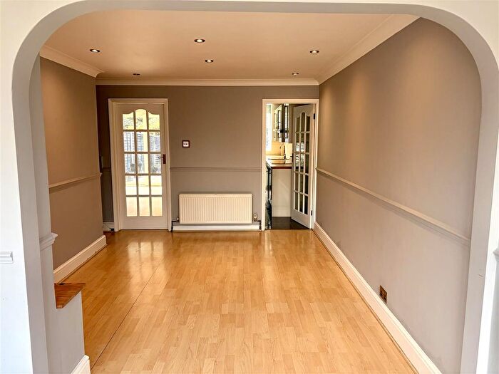 3 Bedroom Terraced House To Rent In Robin Hood Close, Slough, SL1