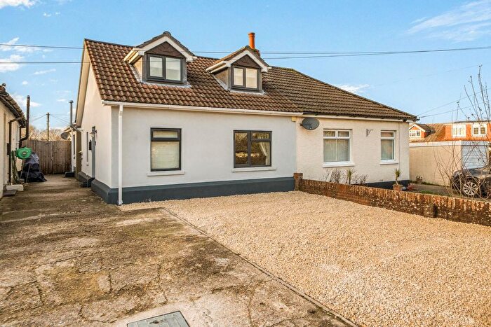 3 Bedroom Chalet For Sale In Fir Copse Road, Waterlooville, PO7