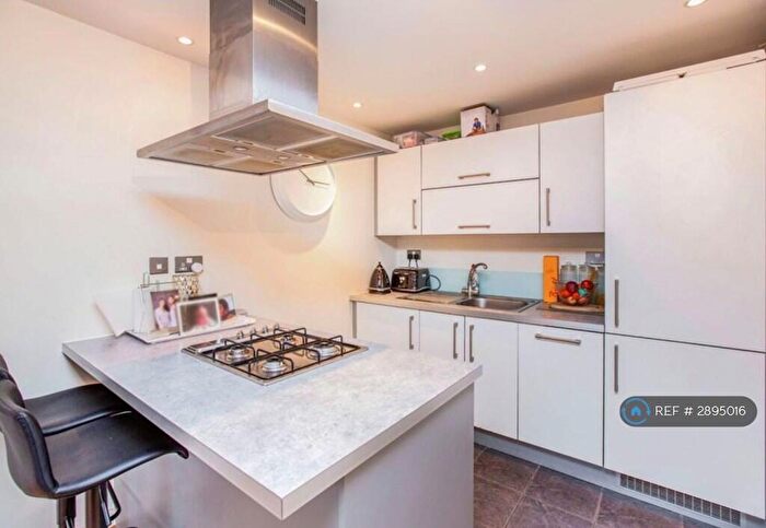 1 Bedroom Flat To Rent In Queen Mary Avenue, London, E18