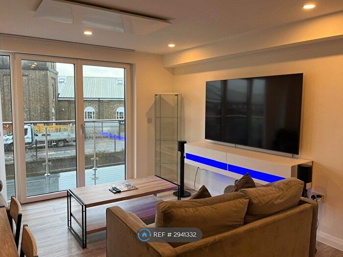 2 Bedroom Flat To Rent In New Town Apartments, Ashford, TN24