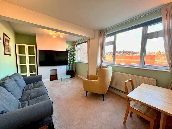 3 Bedroom Apartment To Rent In North Street, Bedminster, BS3