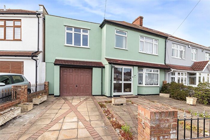 4 Bedroom Semi Detached House For Sale In Lancelot Road, Welling, Kent, DA16