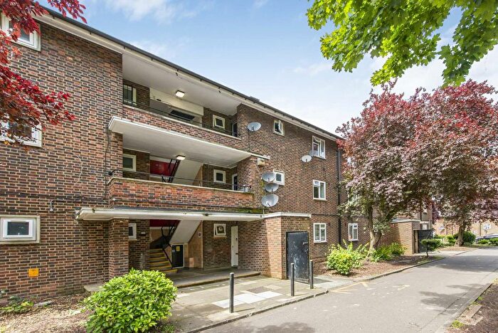 2 Bedroom Flat To Rent In Leigham Court Road, London, SW16