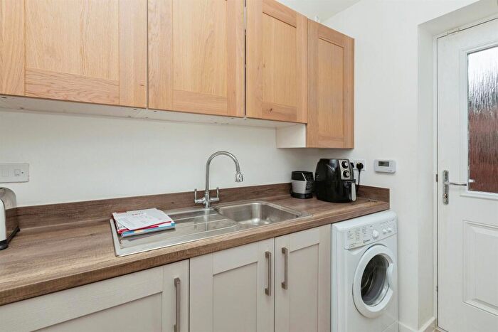 5 Bedroom Detached House For Sale In Edsell Crescent, Thame, OX9