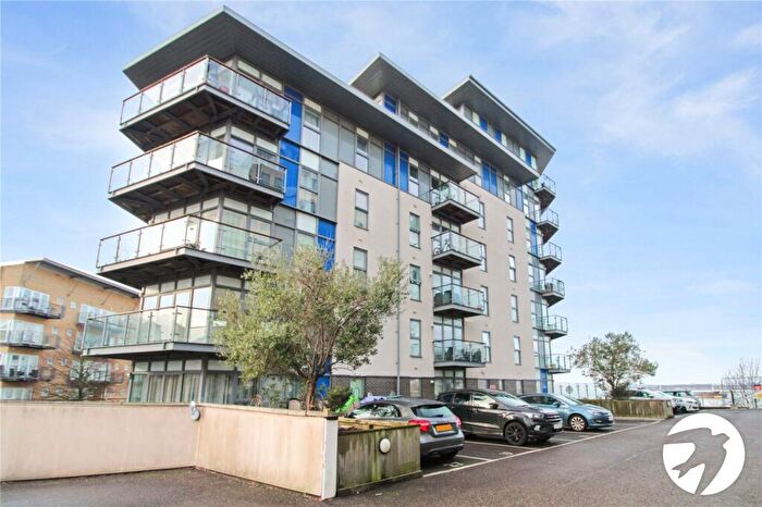 1 Bedroom Flat To Rent In Carmichael Avenue, Greenhithe, Kent, DA9