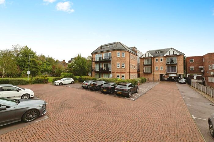 2 Bedroom Flat For Sale In Church Hill, Loughton, Essex, IG10